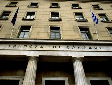 Έρευνα της ΤτΕ: «Ανεπαρκώς ενημερωμένο το ευρύ κοινό για τους ισχύοντες περιορισμούς των capital controls»